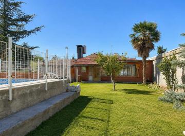 Casa · 200m² · 4 Ambientes · 1 Cochera · Casa en Alquiler en Coquimbito Maipu Barrio Bon Vent