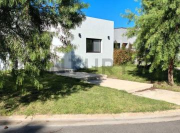 Casa · 120m² · 4 Ambientes · 2 Cocheras · Casa 4 de Ambientes en Venta en Barrio San Ramon Pilar del Este Lote Central a Estrenar