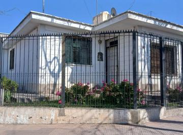 Casa · 150m² · 3 Ambientes · 2 Cocheras · Casa Grande y en Excelente Estado en Las Heras