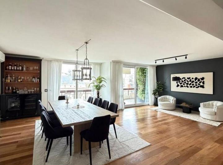 Departamento · 230m² · 5 Ambientes · 1 Cochera