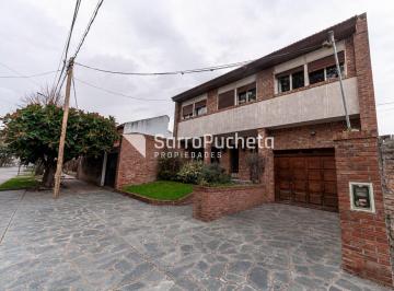 Casa · 195m² · 5 Ambientes · 2 Cocheras · Venta Casa 6 Ambientes Sobre 2 Lotes con Amplio Parque con Piscina y Parrilla en Haedo