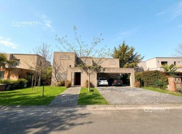 Casa · 240m² · 7 Ambientes · 4 Cocheras · Venta - Casa en La Comarca a La Laguna - 4 Dorm Jardin y Pileta