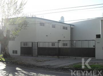 Bodega-Galpón · 215m² · Galpón con 2 Departamentos en Zona Hipódromo, La Plata