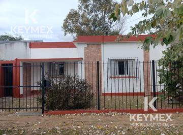 Casa · 100m² · 3 Ambientes · 1 Cochera · Casa en Los Hornos en Alquiler