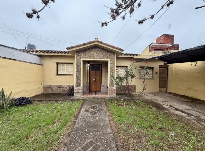 Casa · 80m² · 4 Ambientes · 1 Cochera