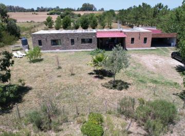 Campo · 142m² · 5 Ambientes · 1 Cochera · Venta de Chacra con Casa en Colonia del Sacramento