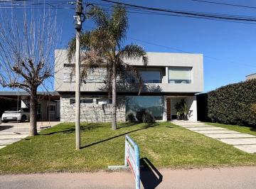 Casa · 226m² · 5 Ambientes · 2 Cocheras · Venta | Casa en Altos del Casco – Zárate