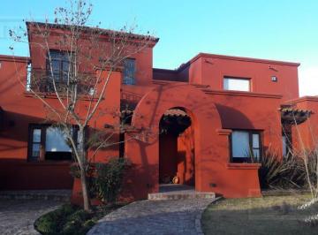 Casa · 328m² · 5 Ambientes · 3 Cocheras · Casa en Venta Sobre Lote Interno en El Barrio La Celina Ingeniero Maschwitz