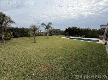Casa · 230m² · 5 Ambientes · 2 Cocheras · Casa en Ceibos
