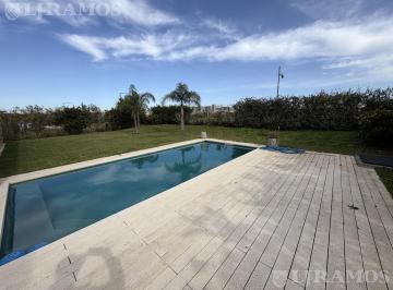 Casa · 230m² · 5 Ambientes · 2 Cocheras · Casa en Ceibos