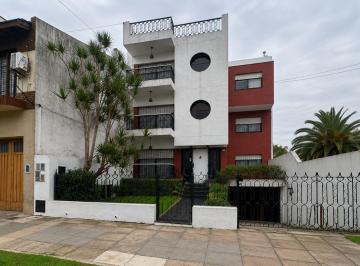 Edificio · 327m² · 3 Cocheras · Venta Viv. Multifamiliar con Cochera en V. Lopez