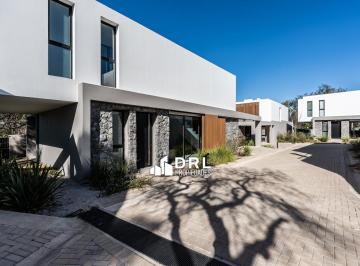 Casa · 228m² · 6 Ambientes · 2 Cocheras · Domat Barrio Privado, Villa Walcalde