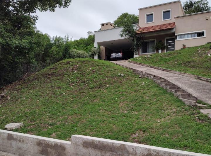 Casa · 90m² · 6 Ambientes · 2 Cocheras