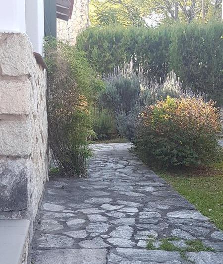 Casa · 300m² · 14 Ambientes · 2 Cocheras
