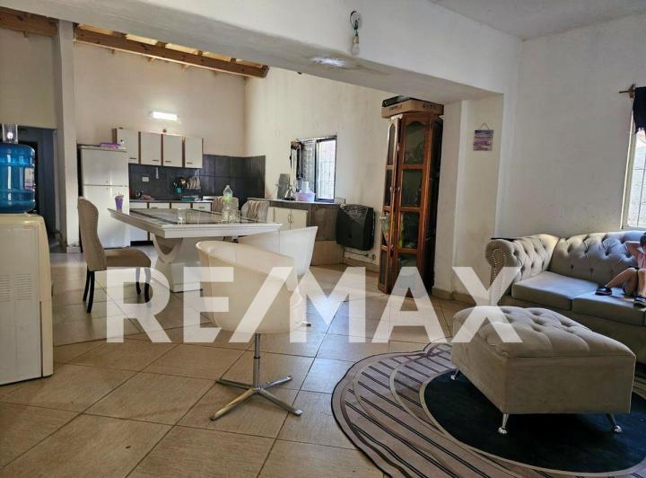 Casa · 105m² · 4 Ambientes · 2 Cocheras