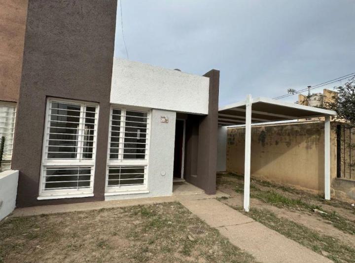 Casa · 1m² · 5 Ambientes · 1 Cochera