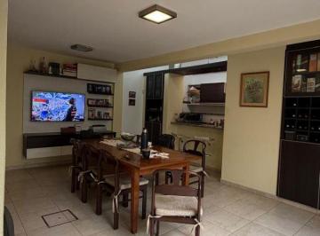 Casa de 5 ambientes, Córdoba · En Venta Hermosa Casa - Como Nueva - Tres Dorm. - Excelente Ubicacion - Apta Credito