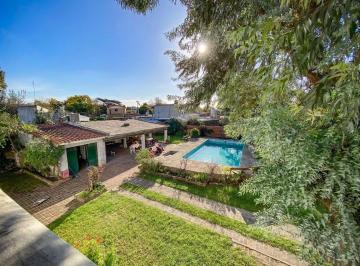 Quinta vacacional · 200m² · 4 Dormitorios · Casa Quinta 5 Amb con Pileta 2000 m² Moreno Centro