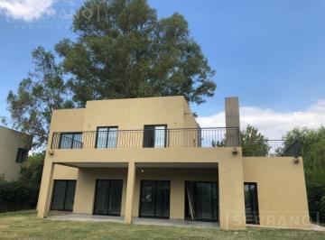 Casa · 182m² · 6 Ambientes · 2 Cocheras · Casa en Venta en Barrio Eucaliptos Haras Santa Maria, Escobar