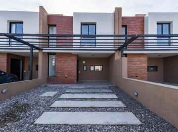 Casa · 142m² · 4 Ambientes · 2 Cocheras · Dúplex - 3 Dorm. - Docta