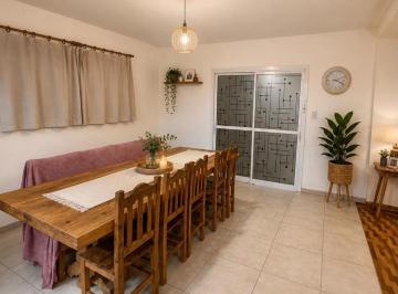 Casa · 270m² · 4 Dormitorios · 2 Cocheras · Casa en Cinco Saltos