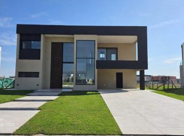 Casa de 6 ambientes, Ezeiza · Venta Casa Terralagos con 4 Dorm., Quincho, Parrilla, Pileta.