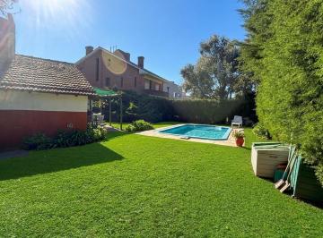 Casa · 95m² · 4 Ambientes · 4 Cocheras · Casa en Una Planta Para Reformar