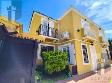 Casa · 82m² · 5 Ambientes · 1 Cochera · Casa 5 Ambientes con Cochera Cubierta en Barrio Cerrado con Porton