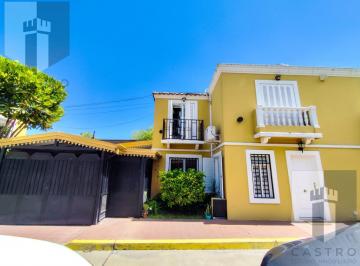 Casa · 82m² · 5 Ambientes · 1 Cochera · Casa 5 Ambientes con Cochera Cubierta en Barrio Cerrado con Porton Apta Credito