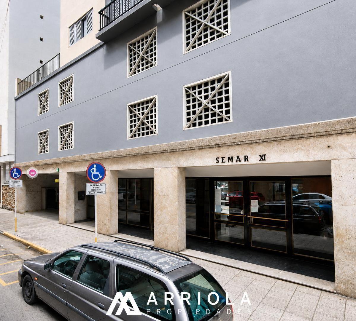En venta. Departamento de 2 ambientes al contrafrente, con balcón.