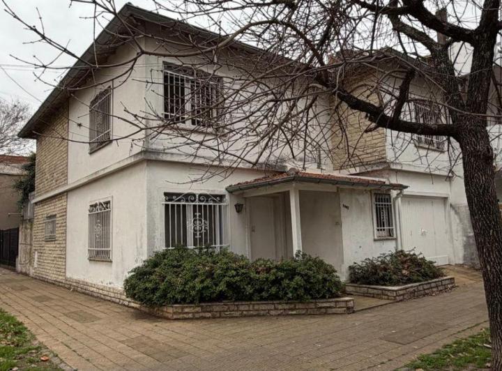 Casa · 180m² · 4 Ambientes · 1 Cochera