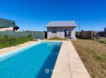 Casa · 55m² · 1 Ambiente · 1 Cochera · Venta - Casa 1 Dormitorio con Pileta y Jardín - Pueblo Esther.