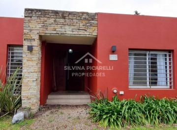 Quinta vacacional · 192m² · 4 Ambientes · 1 Cochera · Casa Quinta en Venta en Barrio Parque Sakura, Exaltación de La Cruz, G. B. a. Zona Norte