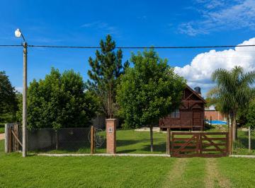 Casa · 32m² · 2 Ambientes · 1 Cochera · Venta de Cabaña con Pileta en Puerto Gaboto