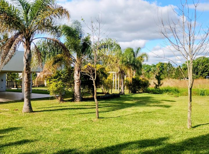 Casa · 200m² · 2 Ambientes · 1 Cochera