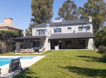 Casa · 300m² · 4 Dormitorios · Laguna del Sol del 29 de Diciembre Al 24 de Enero 2027