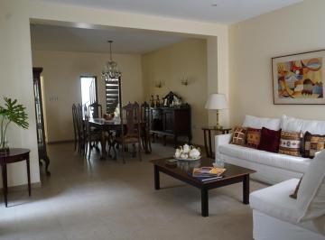 Casa · 830m² · 8 Ambientes · 2 Cocheras · Casa en San Juan