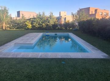 Casa · 160m² · 5 Ambientes · 2 Cocheras · Casa en Alquiler El Canton - Norte