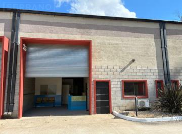 Bodega-Galpón · 200m² · 1 Ambiente · 1 Cochera · Galpón en Pavon