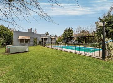 Casa · 143m² · 5 Ambientes · 2 Cocheras · Exclusiva Propiedad con Piscina en Barrio Privado Boca Ratón