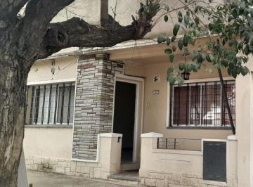 PH de 4 ambientes, Morón · PH Al Frente con 3 Dorm. a 12 Cuadras de La Estacion