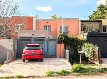 Casa · 160m² · 5 Ambientes · 2 Cocheras · Casa 3 Habitaciones con Quincho Espejo San Martin