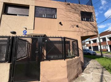 Casa · 130m² · 3 Ambientes · 1 Cochera · Casa Dúplex en Venta en Castelar, Morón, G. B. a. Zona Oeste
