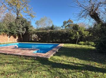 Casa · 180m² · 4 Ambientes · 3 Cocheras · Casa Quinta, Muy Buen Estado, Apta Credito. en Dos Plantas, 4 Ambientes, Quincho, Cocheras.