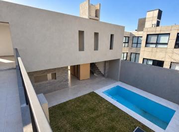 Casa · 250m² · 6 Ambientes · 4 Cocheras · Casa Premium con Pileta - Solares de Manantiales
