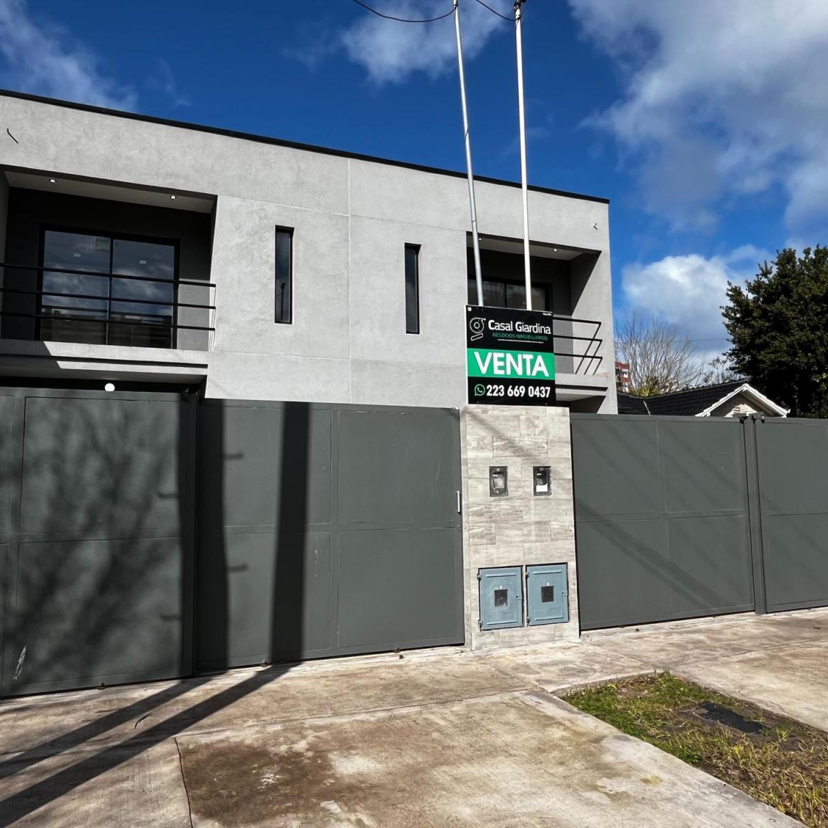 Hermoso Dúplex A estrenar de 3 ambientes más escritorio, cochera para dos vehículos