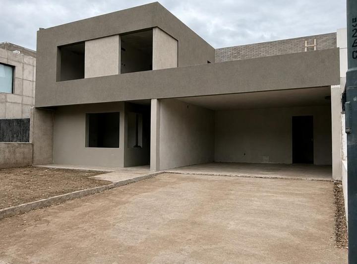 Casa · 250m² · 6 Ambientes · 2 Cocheras