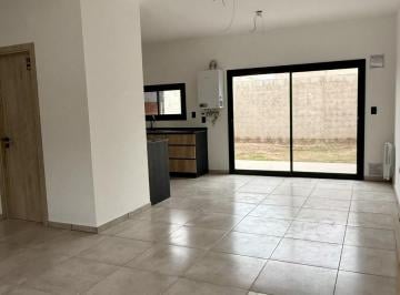 Casa · 90m² · 3 Ambientes · 1 Cochera · 2 Dorm. 2 Baños Quebradas de Manantiales