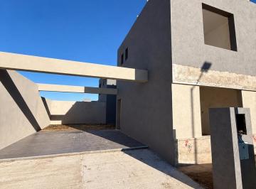 Casa · 155m² · 6 Ambientes · 1 Cochera · Duplex con Pileta en Venta 3 Dorm. Quebradas de Manantiales