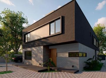 Casa · 143m² · 6 Ambientes · 1 Cochera · Duplex de 3 Dorm. con Caldera - Quebradas de Manantiales